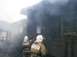 Спасатели МЧС России ликвидировали пожар в частном жилом доме и хозяйственной постройке в Тайгинском ГО